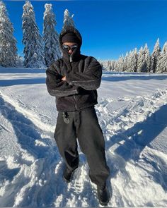 IG - Bookof_ayke | winter outfit, baggy jeans, snow boots Baggy Jeans Outfit Winter Men, Snow Boots Outfit Men, Snow Inspo Outfits, Cute Pics In The Snow, Alaska Street Style, Men Winter Boots Outfit, Winter Pics Ideas, Winter Snow Outfits Men, Boys Snow Outfits