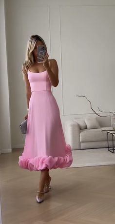 Fancy Pink Dress Aesthetic, Bridesmaid Dresses Aesthetic Pink, Long Fluffy Dress, Pink Classy Dress, White Dress Graduation Classy, Pink Flower Dress Aesthetic, Pink Ruffle Dress Aesthetic, Graduation Dress University