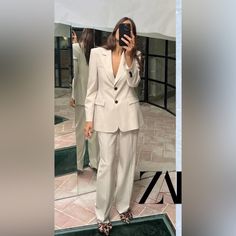 Zara Tailored Blazer - Nwot (New With Out Tags, Originally $119) Off White, Effortless Tailored Fit With Gorgeous Buttons **Listing Is Blazer Only. Not With Pants. Size Small I Cut Tags Off Myself But Did Not Wear. See Pics For Measurements. Cream Blazer Outfit, Court Fits, Olive Green Blazer, Blazer Suit Women, Khaki Blazer, Zara Tweed, Sleeveless Blazer, Zara Jacket, Cream Blazer