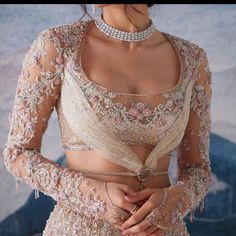 Indian Wedding Reception Outfits, Lengha Blouse Designs, Blouse Designs Catalogue, Trendy Outfits Indian, Wedding Lehenga Designs, Traditional Blouse Designs, Fashionable Saree Blouse Designs, Stylish Short Dresses