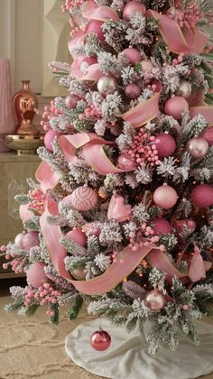 Discover unique pink Christmas decor ideas to make your home festive and chic this holiday season. Perfect for adding a modern, cozy touch! Girly Christmas Tree, Bedroom Theme, Christmas Decorations Diy Crafts, Girly Christmas