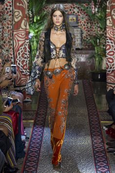 Moda Hippie, Mode Chanel, Vogue Germany, Bohol, Milano Fashion Week, Outfit Jeans