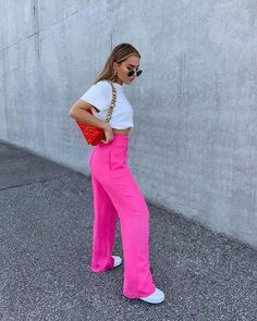 Pink Trousers Outfit, Harry Styles Outfit, Pink Clothing, Best Casual Outfits, Pink Trousers, Travel Summer, Pink Outfits