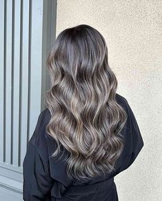 25 Stunning Ways to Get The Dark Ash Blonde Hair Color Trend Hair Blonde With Dark Roots, Balayage Light Blonde, Blow Dry Hair Curls, Dark Ash Blonde Hair Color, Dark Ash Blonde Hair, Ash Blonde Hair Color, Ashy Hair, Blonde Hair Colors, Blonde Highlights On Dark Hair