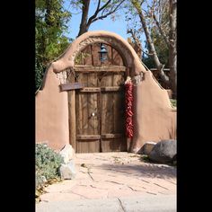 Josefina's Gate Mesilla Old Spanish Style Homes, Spanish Style Architecture, Adobe Home, Arch Doorway, Prayer Garden, New Mexico Homes, House Design Pictures, Southwest Decor, Primitive Homes