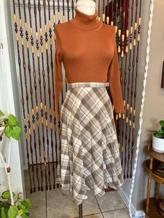 Classic 70's wool blend plaid midi. This skirt is too small for the dress form which is a modern size 8. I would say this is a solid size 6, or large 4. But please check the measurements below. The waistband has no stretch. Zip and button closure. There was one small repair in the back, very tiny, see photo. Cute little top stitched pleating detail throughout. A-line shape. Measurements are: Waist 25 inches  Hips 41 inches  Length 28 1/2 inches 70s Plaid, Wool Midi Skirt, Tyler Moore, Mary Tyler Moore, Photo Cute, 1940s Fashion, Plaid Skirt, Dress Form, Plaid Skirts