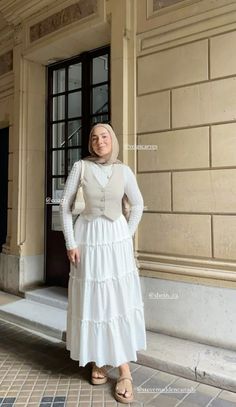 Cute Hijabi Skirt Outfits, Cute Hijabi Dresses, Paris Modest Outfits, 2024 Modest Fashion, Hijab Maxi Skirt Outfit, Hijabies Outfit