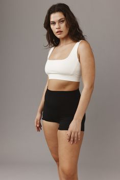 Features: Scoop neckline Thick adjustable elastic undercuts band Adjustable shoulder straps 3 Set hook and eye closure Support: High impact Sport/Activity: Suggested for running, boxing or high impact activities Everyday White Sports Bra With Adjustable Straps, Monday Swimwear, Sports Activities, Undercut, Ivory Color, Ribbed Fabric, Scoop Neckline, Boxing, Shoulder Straps