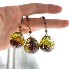 This necklace features preserved moss and a tiny alder pinecone forever suspended in the clear eco-resin. The sphere is complemented with a brass top and comes on 25 inches brass chain, adorned with small natural jaspers.   The sphere measures about 1 inch in diameter. Loose My Mind, Amber Necklace Baby, Pine Cone Necklace, Into The Forest I Go, Pinecone Necklace, Terrarium Jewelry, Terrarium Necklace, Into The Forest, Preserved Moss