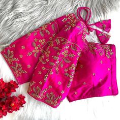 Price__1050 free shipping 

Blouse Design *RAJESHREE*

Blouse has jari ,thread ,ton to ton beads handwork and khatli hand work

Blouse material heavy banarasi silk

Blouse has froent open paterrn

Blouse size making 38

Alterupto *40*

BEAUTIFUL HANDWORK LATKAN