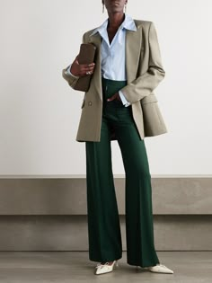 Victoria Beckham's 'Alina' pants are inspired by '70s styles, re-imagined with modern accents. Tailored from twill with a touch of wool, they sit high on the waist and are finished with patch pockets and pressed creases. Victoria Beckham Green Pants, Viktoria Beckham, Outfit Estate, Coat Styling, Back To Office, Rich Aunt, Chanel Loafers, Autumn Palette, Casual Professional