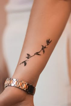 Charming Tattoo, Small Sketchbook, Rose Tattoos For Women, Explore Tattoo, Trending Tattoo, 3d Tattoos, Incredible Tattoos, Butterfly Tattoos