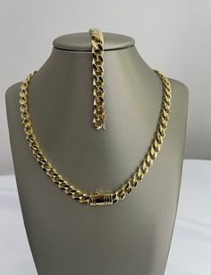 35 grams 18''chain 8'' bracelet Gold Plated Oval Link Necklace For Formal Occasion, Formal Gold Plated Oval Link Necklace, Fine Jewelry Chain Necklaces For Formal Occasions, Classic Cuban Link Chain Jewelry, Luxury Oval Link Jewelry For Formal Occasions, Luxury Link Jewelry For Formal Occasions, Luxury Gold Plated Chain Link Necklaces, Classic Jewelry With Curb Chain And Rectangular Links, Classic Cuban Link Jewelry With Polished Finish