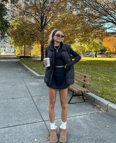 #fall #fallfashiontrends,  uggs, mini platform uggs, vest, autumn trends, fall fashion , brown, coffee runs, casual fall outfits Black Mini Uggs Outfits, Brown Uggs Outfit, Japan Outfits, Autumn Trends