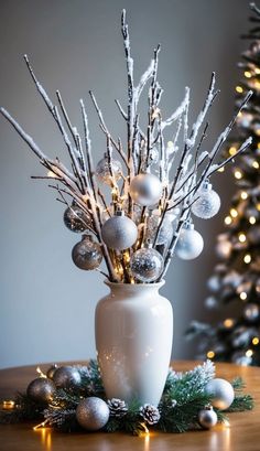 19 DIY Christmas Centerpiece Ideas - WithLoveLive Diy Christmas Centerpiece Ideas, Winter Wonderland Centerpieces, Diy Christmas Centerpiece, Christmas Centerpieces Cheap, Christmas Centerpiece Ideas, Bazaar Ideas, Faux Snow, Christmas Centerpieces Diy, Christmas Centerpiece