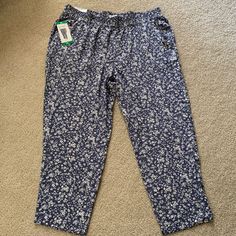 Jessica Simpson Soft Blue And White Flower Pant With Side Pockets. Size Xl, Elastic Waistband, Inseam Is 26 Inches. Brand New With Tags. Please See Pictures For Measurements. Blue Floral Print Pants For Spring, Spring Blue Floral Print Pants, Relaxed Fit Blue Floral Bottoms, Blue Spring Capris With Pockets, Spring Blue Capris With Elastic Waistband, Blue Floral Print Loungewear Pants, Blue Floral Print Pants For Loungewear, Blue Capris With Elastic Waistband For Spring, Blue Spring Capris With Elastic Waistband