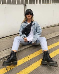 Bucket Hat Street Style, Outfits With Bucket Hats, Hat Outfit Fall, Sunday Attire, Bucket Hat Outfit, Street Grunge, Cycle Shorts, Balenciaga Sunglasses, Street Hijab Fashion