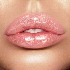 Creamy Nude Shimmer Lip Gloss Basic Makeup Tutorial, Charlotte Tilbury Lip, Lipstick Gift Set, Red Lip Gloss, Glossier Lipstick, Shimmer Lip Gloss, Nude Lip Gloss, Long Lasting Lip Gloss, Shiny Lips