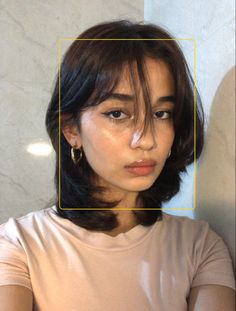 Short Haïr Cut For Oval Face, Short Hair Styles Indian, Desi Hairstyles Short Hair, Short Hair Selfie Poses, Short Indie Hair, Small Forehead Hairstyles, Indian Short Hair, Oval Face Short Hair, Short Short Hair