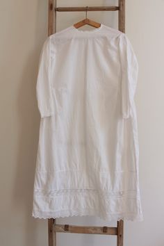 French antique white cotton children dress / antique cotton dress jumpsuit / Underdress 170 g shoulders : 12 cm shoulder to shoulder : 36 cm chest :46 cm x2 total length :103 cm sleeve length : 45 cm I prepare my shipment as soon as possible after ordering: orders are dispatched within 1 to 3 working days. I always pack the items very carefully and securely . I give a shipping price with a tracking number . If you want to buy multiple items from my shop at the same time, please send me a message White Cotton Regency Prairie Dress, White Cotton Regency Style Prairie Dress, Victorian Cotton Daywear Dress, White Broderie Anglaise Regency Dress, White Regency Broderie Anglaise Dresses, White Regency Style Broderie Anglaise Dresses, White Cotton Long Sleeve Vintage Dress, White Long Sleeve Cotton Vintage Dress, White Cotton Vintage Dress With Long Sleeves