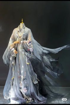 chinese hanfu (xianhe仙鹤, immortal crane) Fantasy Hanfu, Men Hanfu, Chinese Outfits, Traditional Chinese Hanfu, Hanfu Girl, Oc Outfits, Modern Cheongsam