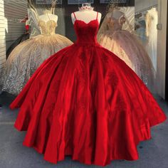 Sweet 16 Ball Gown, Sweet 16 Ball, Burgundy Quinceanera, Burgundy Quinceanera Dresses, Dresses Sweet 16, Red Carpet Theme, Puffy Dresses, Sweet 16 Dresses, Dress Spaghetti