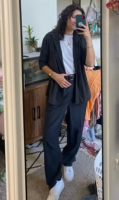 simple / masc / butch / androgynous / lesbian / nonbinary / tomboy / genderqueer / queer / enby / lgbtq / lesbian fashion inspo / dressy / business casual / shane / nonbinary lesbian Office Outfits Nonbinary, Elegant Masc Outfits For Women, Masc Lesbian Night Out Outfit, Enby Outfits Work, Aesthetic Nonbinary Outfits, Subtle Masc Outfits, Tomboy Femme Work Outfits, Amab Nonbinary Outfits, Business Casual Androgynous