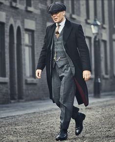 Thomas Shelby Peaky Blinders Grey Three Piece Suit - If it's a wedding or a special occasion, dress up in this Thomas Shelby Suit from Peaky Blinders, a unique stylish three-piece suit for men. Inspired by the actual details from the tv asset and includes complimentary features to give you benefit. The overall package comes with a quality blended jacket, a v-neck style vest and straight fit trousers, all in grey. Recreate your own Peaky Blinder style! Peaky Blinders Outfit Ideas, Thomas Shelby Suit, Peaky Blinders Style Suit, Peaky Blinders Outfit, Peaky Blinders Costume, Gentleman Mode, Peaky Blinders Suit, Peaky Blinders Thomas, Casio Vintage