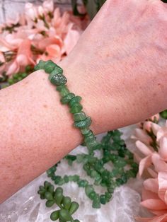 Green-Aventurine-Chip-Bracelet Crystal Chip Bracelet, Girly Bracelets, Chip Bracelet, Crystals Healing Properties, Crystal Magic, Bracelet Design, Stone Collection, Green Quartz, Chip Beads