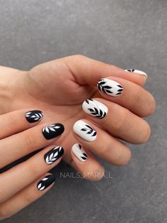 Rocker Chic Nails, Black Floral Nails, Black And White Manicure, Nail Gel Design, Rocker Nails, Almond Acrylic Nails Designs, Camo Nails, Boho Nails, Mens Nails