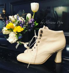 Victorian Wedding Boots, Boho Boots Bohemian, Boots Victorian, Costumes Design, White Leather Ankle Boots, Ivory Bridal Shoes, White Leather Boots, Victorian Shoes, Victorian Boots