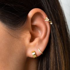 Ear Huggies, Cartilage Hoop Earrings, Cartilage Helix Piercing, Butterfly Hoop Earrings, Gold Earrings Models, Piercing Cartilage, Ear Jacket Earring, Cartilage Earrings Hoop, Cartilage Hoop