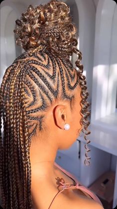 25 Boho Braided Mohawk Hairstyles For A Versatile 5-In-1 Look Black Braid Styles, Box Braids Sizes, Locks Braids, Butterfly Braids, Braided Mohawk, Braided Mohawk Hairstyles, Marley Braids, Mohawk Braid, Mohawk Hairstyles