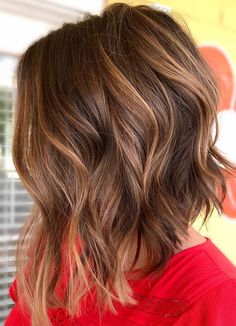 Carmel Highlights On Brown Hair Bob, Highlights Lowlights Short Hair, Auburn Highlights In Light Brown Hair, Highlight Colors For Brown Hair, Light Auburn Balayage, Short Hair Light Brown, Light Brown Brunette, Auburn Highlights In Brown Hair