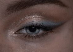 Eyeshadow Looks To Go With Blue Dress, Makeup Hoco Ideas, Prom Makeup Brunette, Simple Sparkly Eyeshadow, Natural Prom Makeup Blue Dress, Silver Make Up Looks Glitter Eye, Silver Prom Eyeshadow, Simple Prom Makeup Natural Looks Silver, Snowball Makeup Ideas