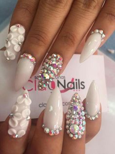 Jade ❤️ Oval White Nails, French Nails Glitter, Nails Art Ideas, Kylie Jenner Instagram, Body Accessories, Ideas Nails, Flower Nail Art, I Love Nails