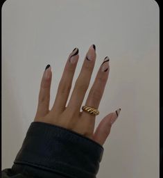 Nails On Black Skin, Nails Design Short, Oval Acrylic Nails, Nails Black Women, Nails Acrylic Almond, Nails Short Acrylic, Nails Dark, Nails Acrylic Short, Simple Acrylic Nails