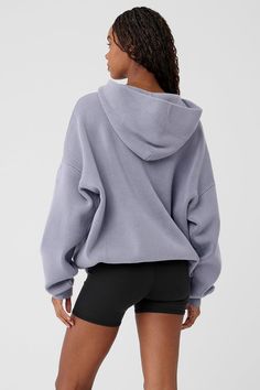 Softest. Hoodie. Ever! Made from ultra-cozy knitted cotton yarn, the Scholar Hooded Sweater is a 10/10. It’s warming yet breathable with classic features like a kangaroo front pocket for stashing small essentials and a ribbed hem and cuffs for a snug fit. A built-in hood and dropped shoulders complete the cozy, off-duty vibe. Pair it with any super-soft sweats in your closet and wear on repeat. Ultra-cozy knitted cotton yarn Built-in hood & kangaroo front pocket Unisex style Designed & uniquely Teen Trends, Cute Preppy Outfits, Knit Hoodie, Cool Hoodies, Mellow Yellow, On Repeat, Alo Yoga, Hooded Sweater, Unisex Style