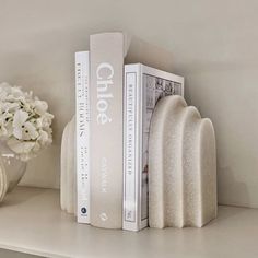 Delaney White Marble Set of 2 Bookends Accessories Book Shelves Decoration, Living Room Decor Books, Decor Pieces Accessories, Styling Shelves Bedroom, Cute Shelves Decor, White Company Aesthetic, Books In Room, Room Decor Objects, Gold Aesthetic Room