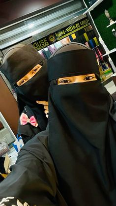 Hijabi Girl Hidden Face, Girl Hidden Face, Black Hijabi Girl, Niqab Aesthetic, Creative Snaps, Eid Looks, Couples Hidden Face Pics, Creative Snaps For Snapchat, Dress Pic