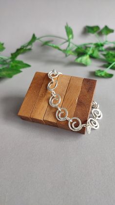 A hand-forged genuine Sterling silver bracelett with spiral links hammered with a fine-lines texture. The hook clasp can be closed on every chain link, so that the length can adjusted without an additional chain extension. == SIZE & MATERIALS == The chain is 23 cm / 9.05 inch long and can be shortened on request * 925 Sterling Silver (Nickel free!) == SHIPPING == I Ship out my parcels outside of Germany as a tracked small package via DHL. In Germany I send parcels via tracked package with DHL. If you have any Questions or wish for an alternative, please contact me. Thank you for your interest! Lines Texture, Line Texture, Hook Clasp, Hammered Silver, Sterling Silver Chain, Hand Forged, Adjustable Bracelet, Chain Link Bracelet, Sterling Silber