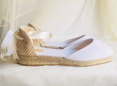 We Ship ✈️ WORLDWIDE 🌍! Bridal Wedge shoes perfect for your boho wedding day and also for your total white summer outfit. *Organic cotton upper. *Laced with double faced satin ribbon. If you prefer organza, lace or tulle ribbon, contact us. *Heel made of natural jute. *HEEL HEIGHT: 3 CM , 1.18 Inches -COLORS : White or Ivory Tag Us on INSTAGRAM! : https://www.instagram.com/IBIZENCAS We would love to see your wedding photos :) Carefully handcrafted near the Mediterranean Sea ;) Dancing Shoes Wedding, Bridal Wedges, White Summer Outfits, Ivory Bridal Shoes, Boho Shoes, Wedding Shoes Comfortable, Lace Up Espadrilles, Wedding Shoes Flats, Dancing Shoes