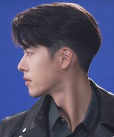 Asain Hairstyle Middle Part Men, Middle Part Asian Men Haircut, Taper Undercut Men, Middle Part Asian Haircut, Middle Part With Undercut, Tapered Middle Part Haircut, Korean Fade Haircut Men, Long Curtains Hairstyle Men, Asian Middle Part Hair Men Straight