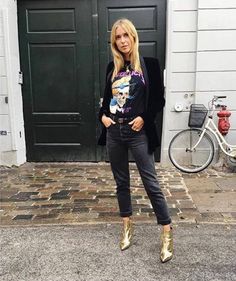 HOW TO WEAR THE LOGO T-SHIRT – Minniemal Gold Shoes Outfit, Ankle Boots Outfit, Boots Outfit Ideas, Gold Ankle Boots, Gold Shoe, Outfit Boots, Pernille Teisbaek, Boots Outfit Ankle