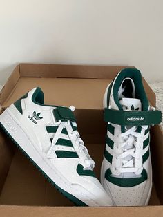 Adidas Forum Low Green Outfit, Popular Shoes 2023, Adidas Aesthetic Shoes, Adidas Forum Low Green, Adidas Vintage Shoes, Brazilian Nuts, Adidas Forum