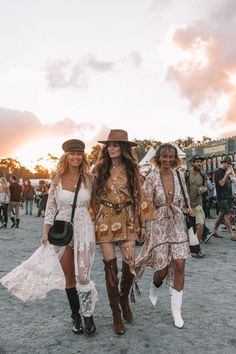 Vetement Hippie Chic, Bonnaroo Outfits, Cochella Outfits, Country Concert Outfits, Stile Boho Chic, Look Festival, Fest Outfits