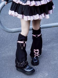 Attention: This price includes a pair of legwears only, others are not included. Music Hat, Gothic Design, Black Legs, Cover Black, Gothic Outfits, Pink Suede, Black And Pink, Accessories Branding, Pink Bow