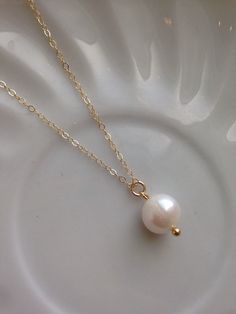 Rose Gold Pearl Chain Jewelry As Gift, Simple Pearl Chain Jewelry As A Gift, White Jewelry With Adjustable Chain For Bridesmaid Gift, White Hypoallergenic Dangle Necklaces, Pink Dangle Pearl Chain Jewelry, Simple White Pendant Jewelry, Simple Pearl White Jewelry Gift, Simple Pearl White Jewelry For Gift, Simple White Jewelry For Bridesmaid Gift