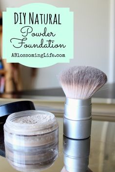 DIY All-Natural Powder Foundation--yep, you can make this, too! Easy, and nontoxic for your skin. Gives directions for different blends based on the color of your skin. Cheaper and better than mineral makeup. Natural Makeup Recipes, Make Up Diy, French Green Clay, Natural Beauty Diy