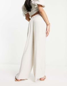 Linen Pants by Stradivarius Down-low looks High rise Stretch-back waistband Zip fly Functional pockets Wide leg Slouchy Pants, Linen Trousers, Linen Pants, Pants Leggings, Must Haves, Latest Trends, Asos, Wide Leg, High Rise